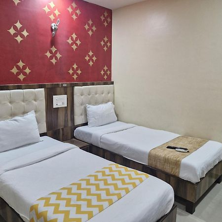 Hotel Crystal Park Near Nesco Exhibition Center Mumbai Exterior foto