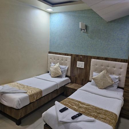 Hotel Crystal Park Near Nesco Exhibition Center Mumbai Exterior foto