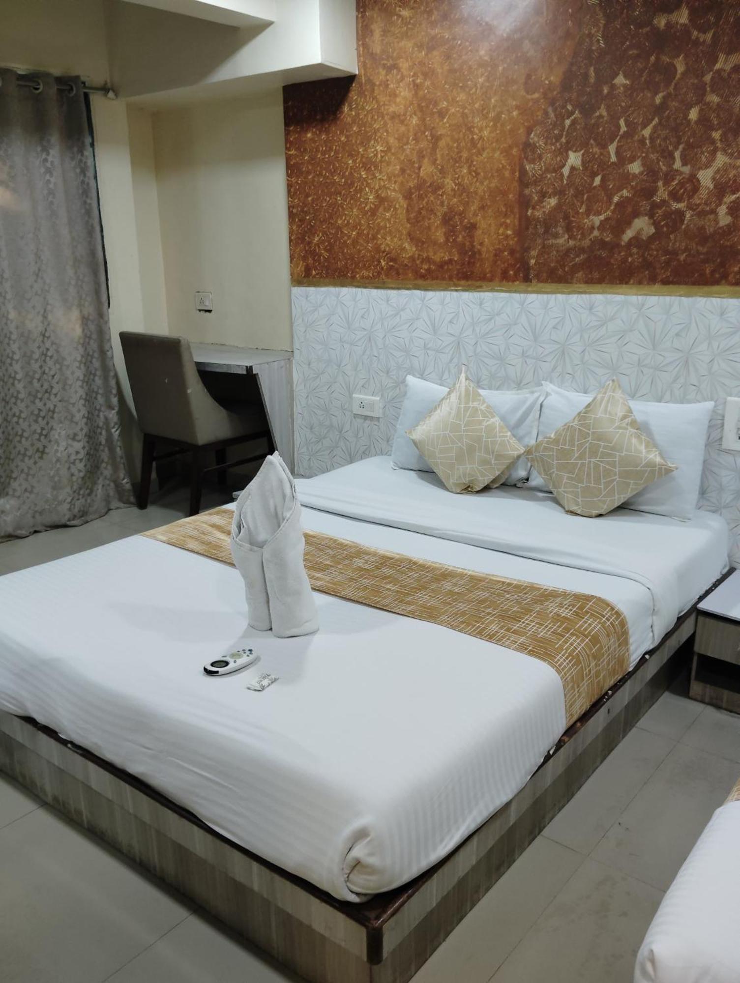Hotel Crystal Park Near Nesco Exhibition Center Mumbai Exterior foto