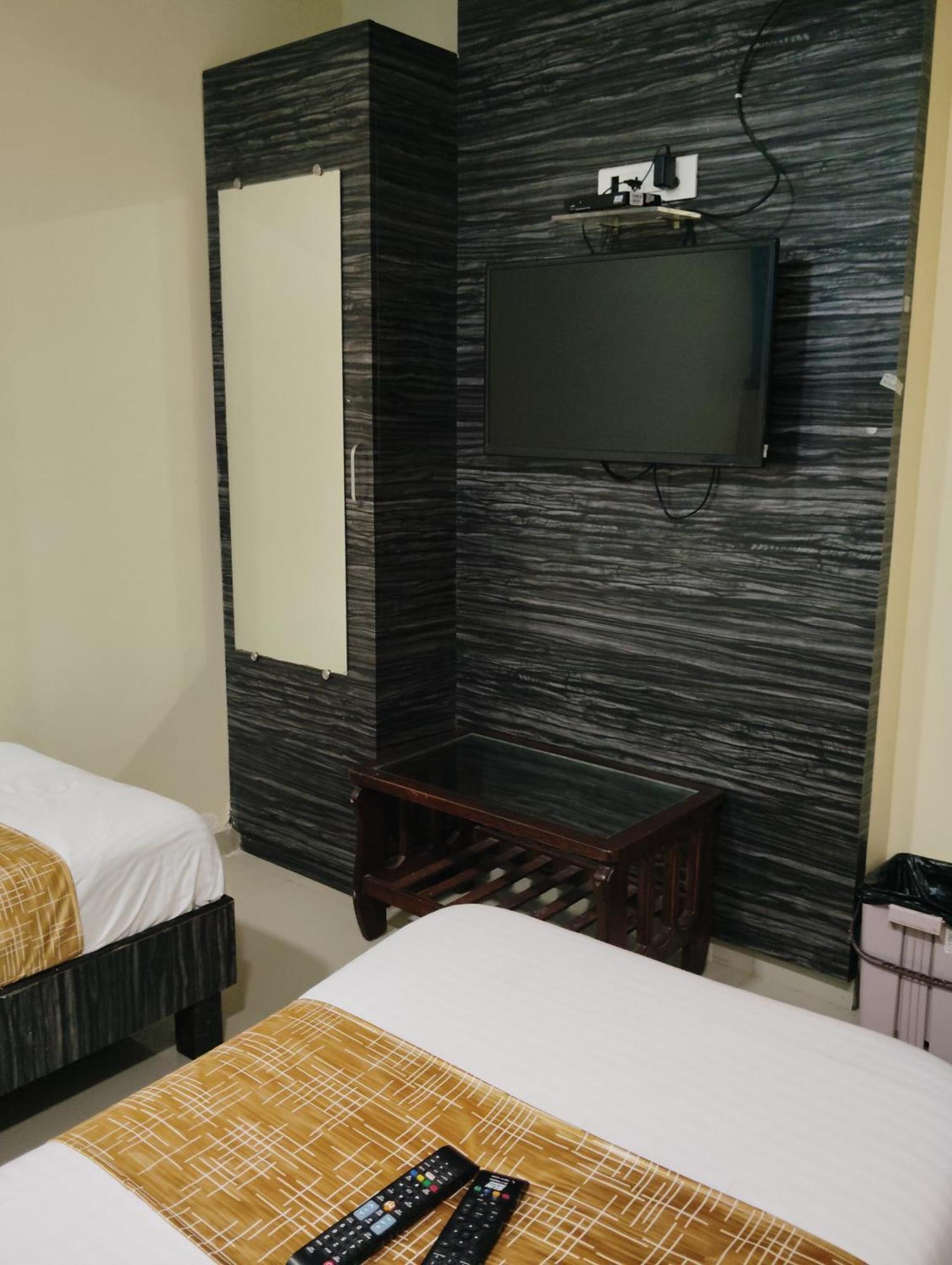 Hotel Crystal Park Near Nesco Exhibition Center Mumbai Exterior foto
