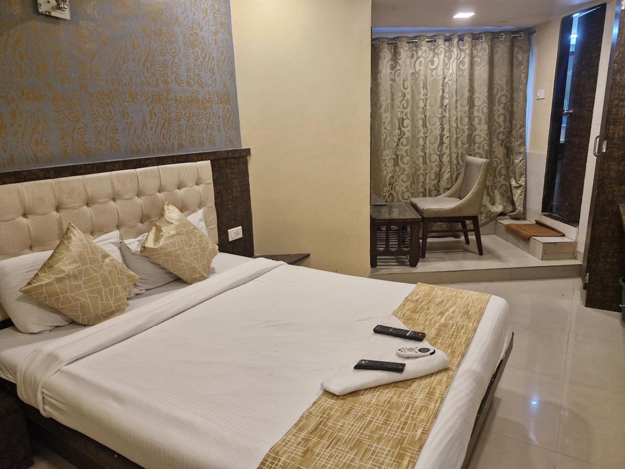 Hotel Crystal Park Near Nesco Exhibition Center Mumbai Exterior foto