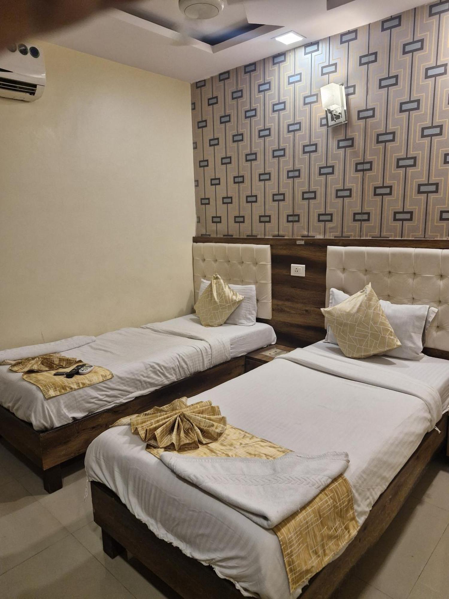 Hotel Crystal Park Near Nesco Exhibition Center Mumbai Exterior foto